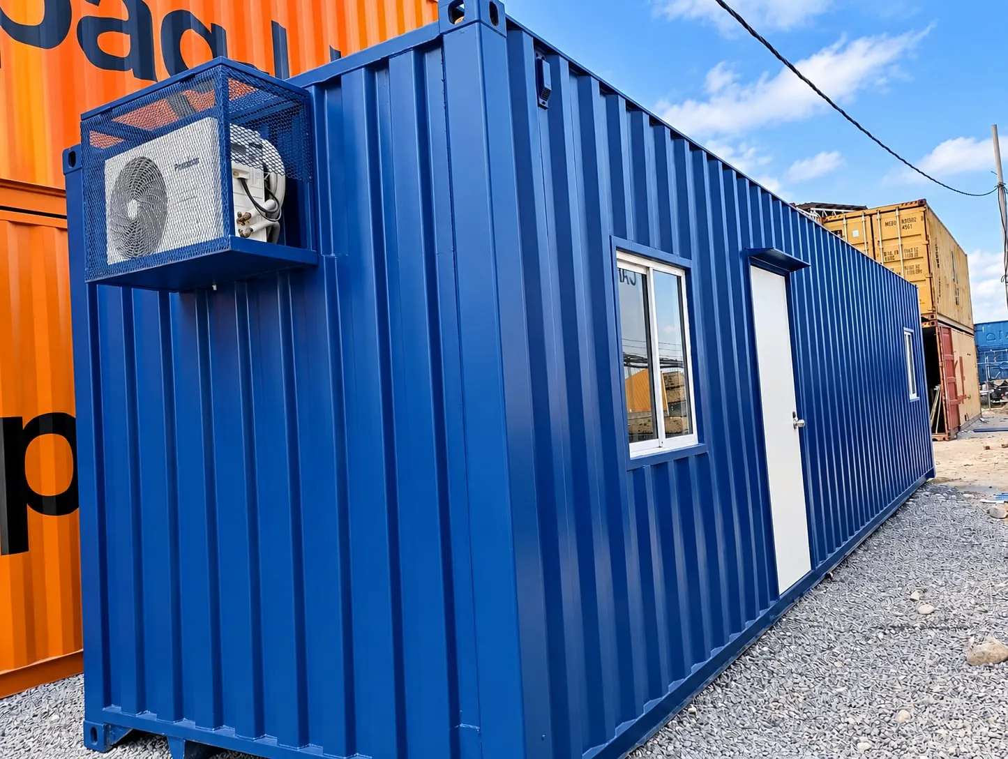 Proyecto de Oficina Modular con Baño y Cocineta